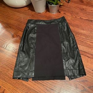Banana Republic Monogram Faux Leather Skirt Sz 0